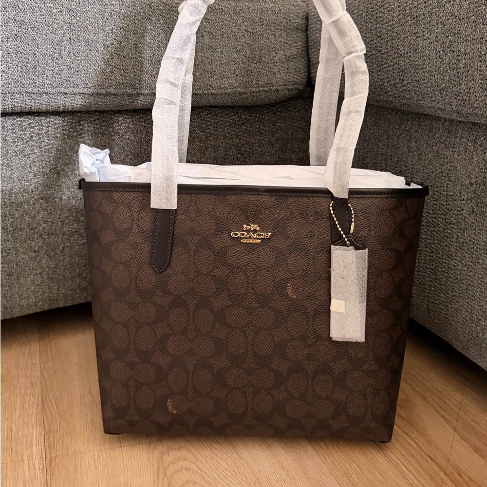 COACH SMALL/MEDIUM CITY
TOTE-COACH SHOULDER BAG. - Picture 9 of 12